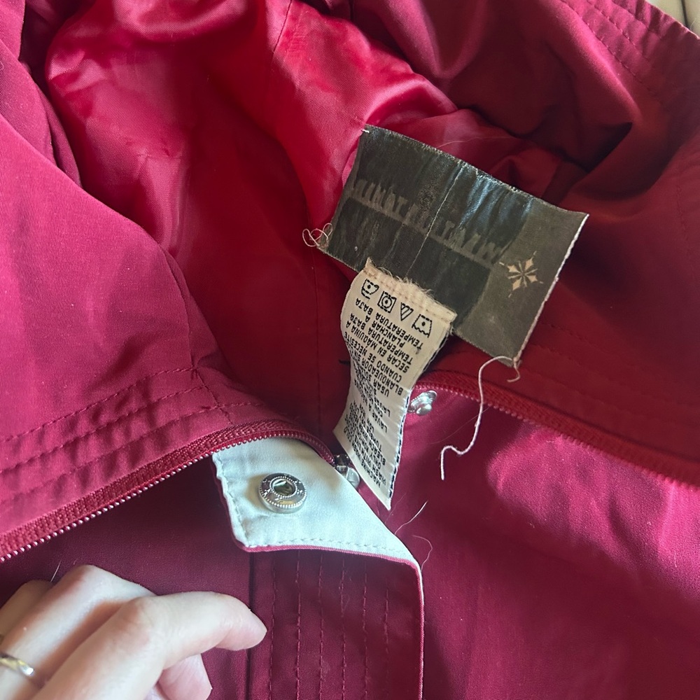 Red jacket - Picture 6 of 6